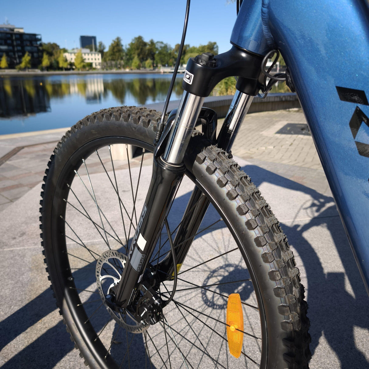 Elcykel KROSS 250W - mittmotor -100km Räckvidd