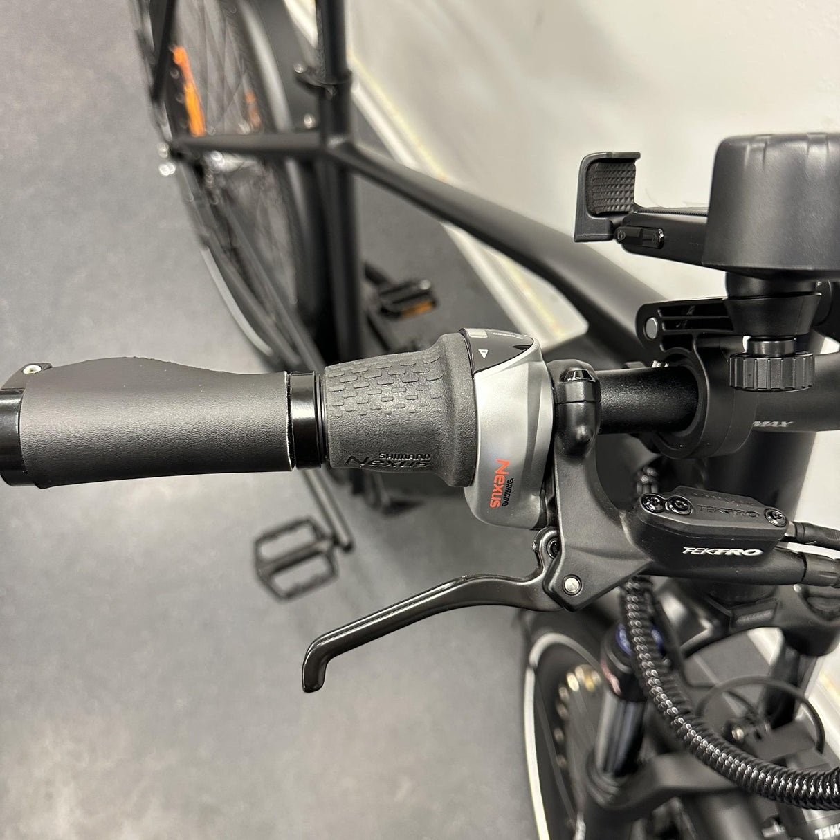 Elcykel DOUCHEBIKE 250W ELIT - mittmotor - remdrift - räckvidd 110km