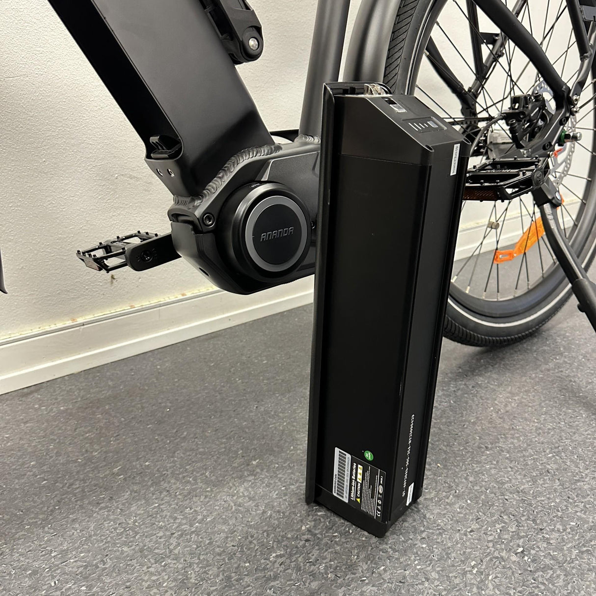 Elcykel DOUCHEBIKE 250W ELIT - mittmotor - remdrift - räckvidd 110km