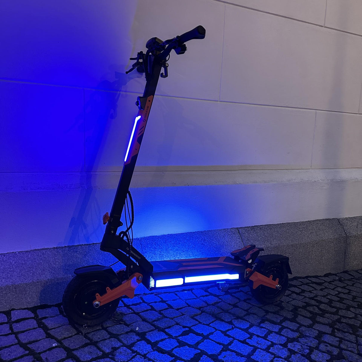 Elscooter DOUCHE DRAKEN 2200W - Räckvidd 80 km - Hastighet 65 km/h