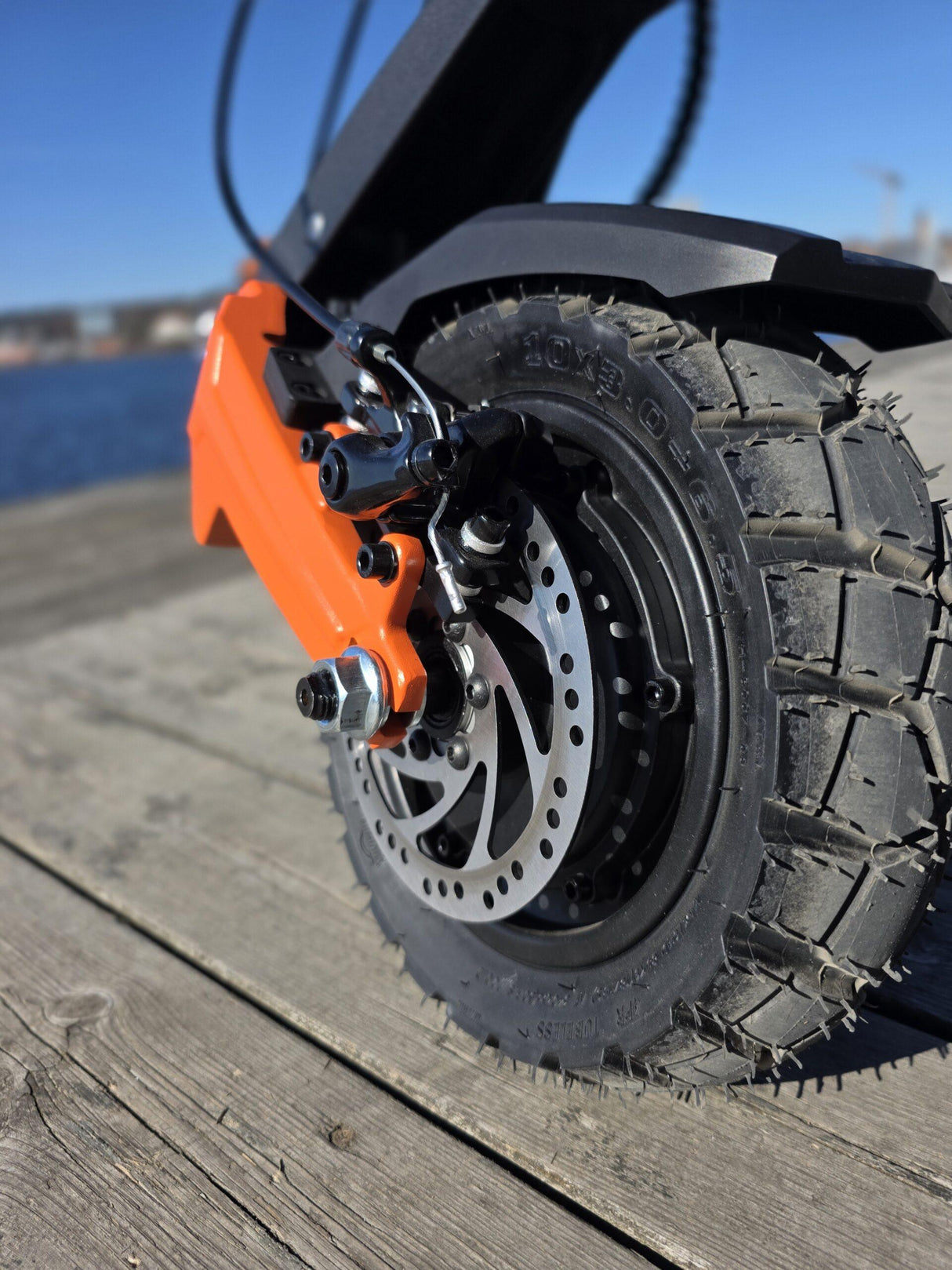 Elscooter DOUCHE DRAKEN 2200W - Räckvidd 80 km - Hastighet 65 km/h