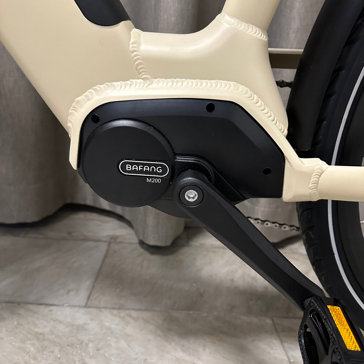 Elcykel OKAI 250W mittmotor - räckvidd 100 km+