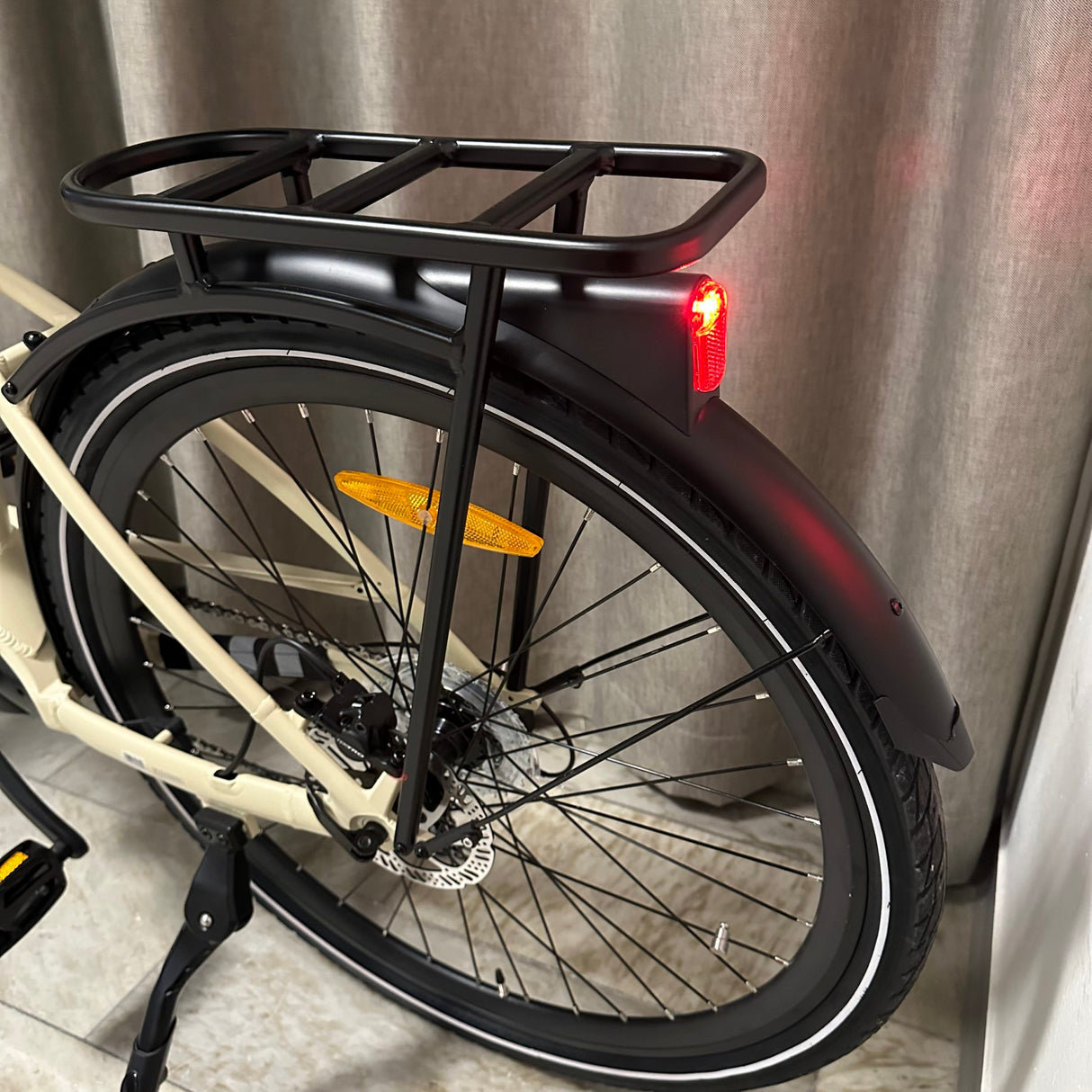 Elcykel OKAI 250W mittmotor - räckvidd 100 km+
