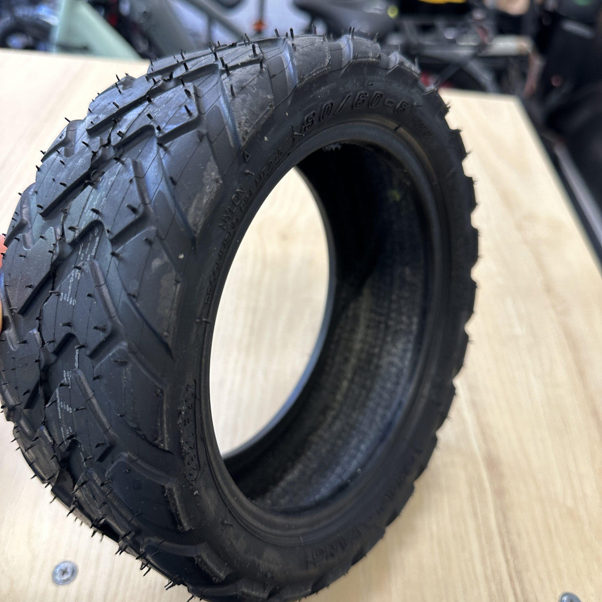 Däck slanglöst till elscooter 10'' hjul - 80/60-6''