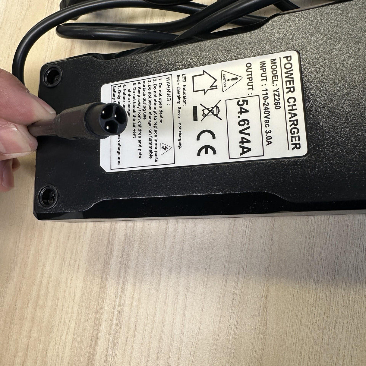Snabbladdare 48V elsystem - output 54,6V/4A - Julet 3105 kontakt - laddar 50% snabbare