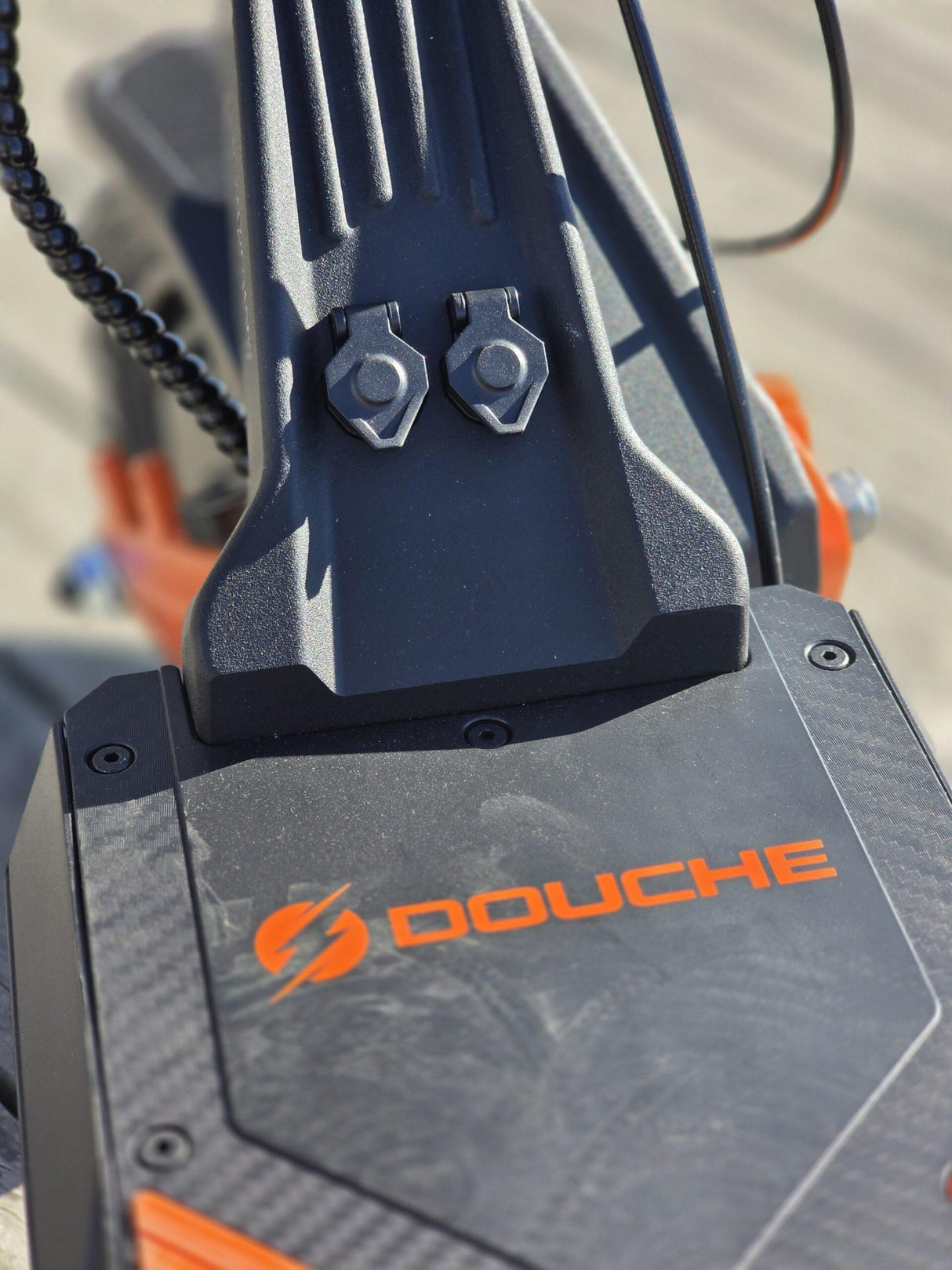 Elscooter DOUCHE DRAKEN 2200W - Räckvidd 80 km - Hastighet 65 km/h