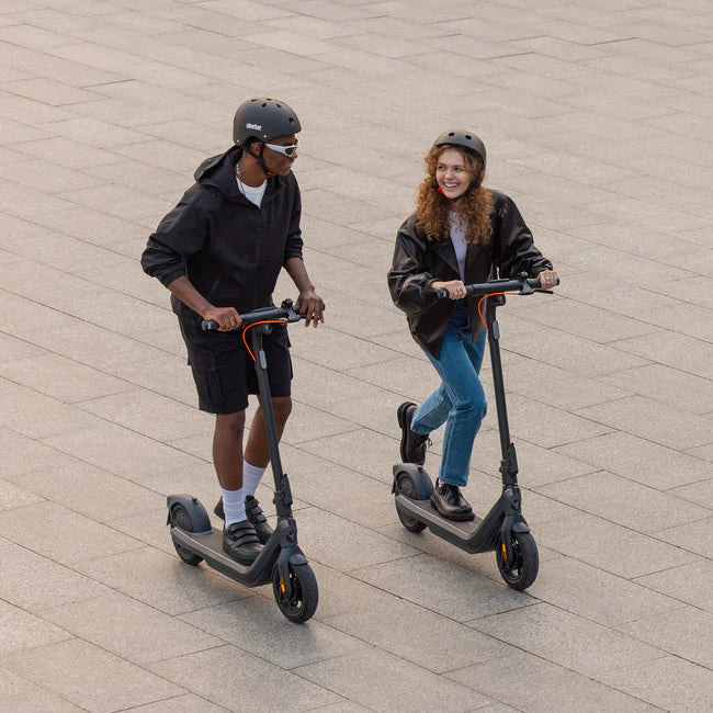 Segway Ninebot E2 PRO - Räckvidd 35km - Hastighet 25 km/h