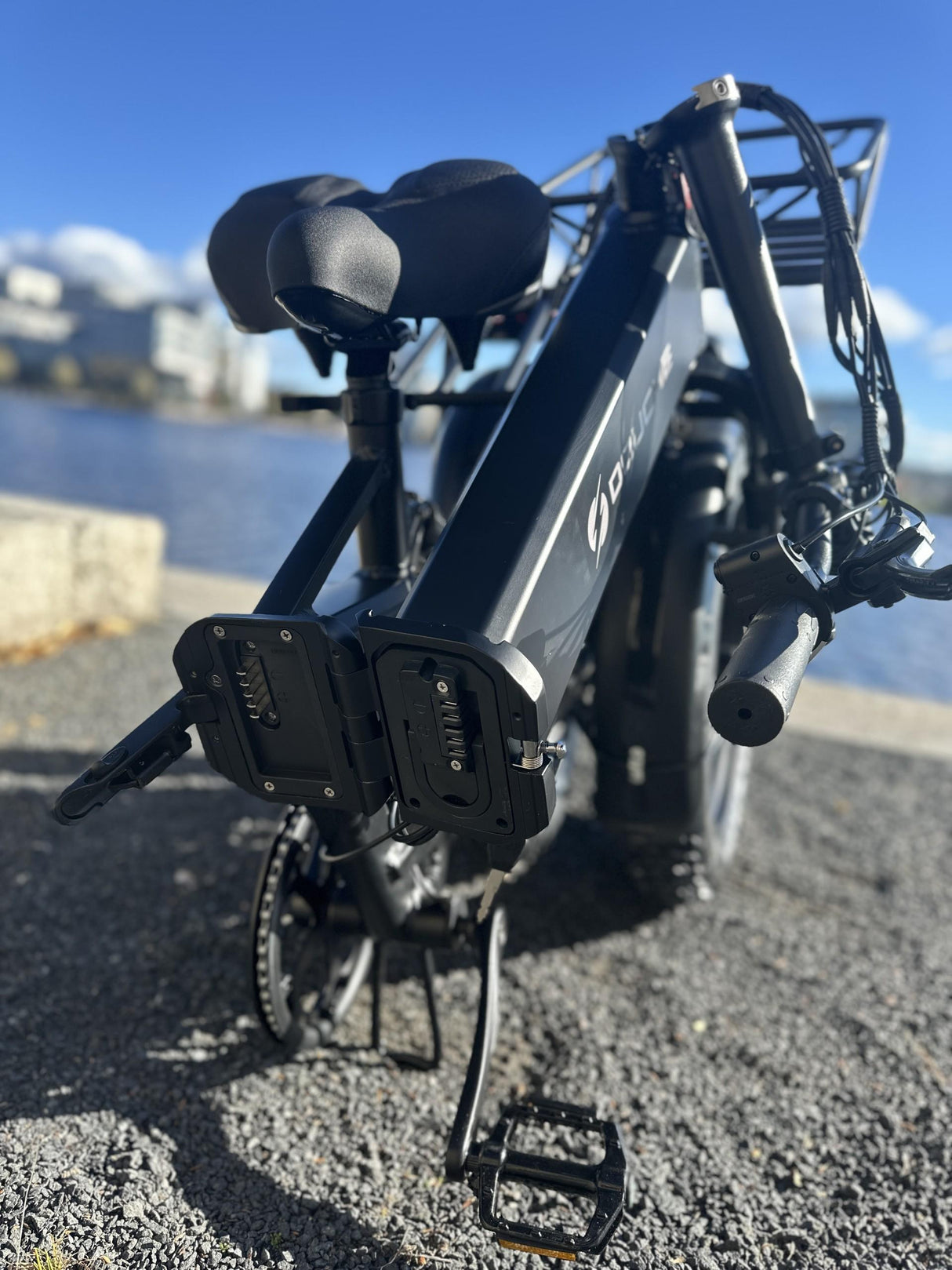 Elcykel DOUCHEBIKE 750W STILETTE - Hydrauliska bromsar - Räckvidd 70km - Hopfällbar