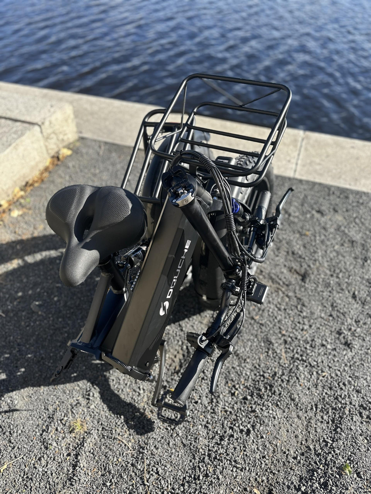Elcykel DOUCHEBIKE 750W STILETTE - Hydrauliska bromsar - Räckvidd 70km - Hopfällbar