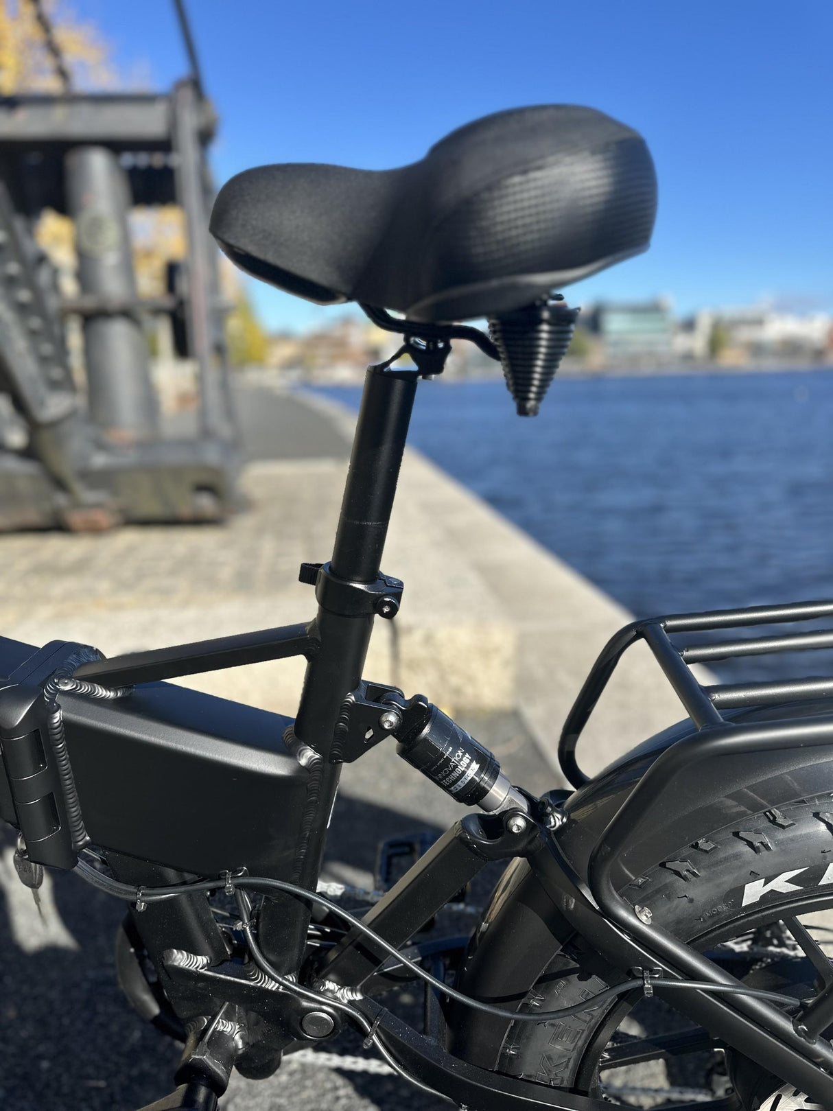 Elcykel DOUCHEBIKE 750W STILETTE - Hydrauliska bromsar - Räckvidd 70km - Hopfällbar