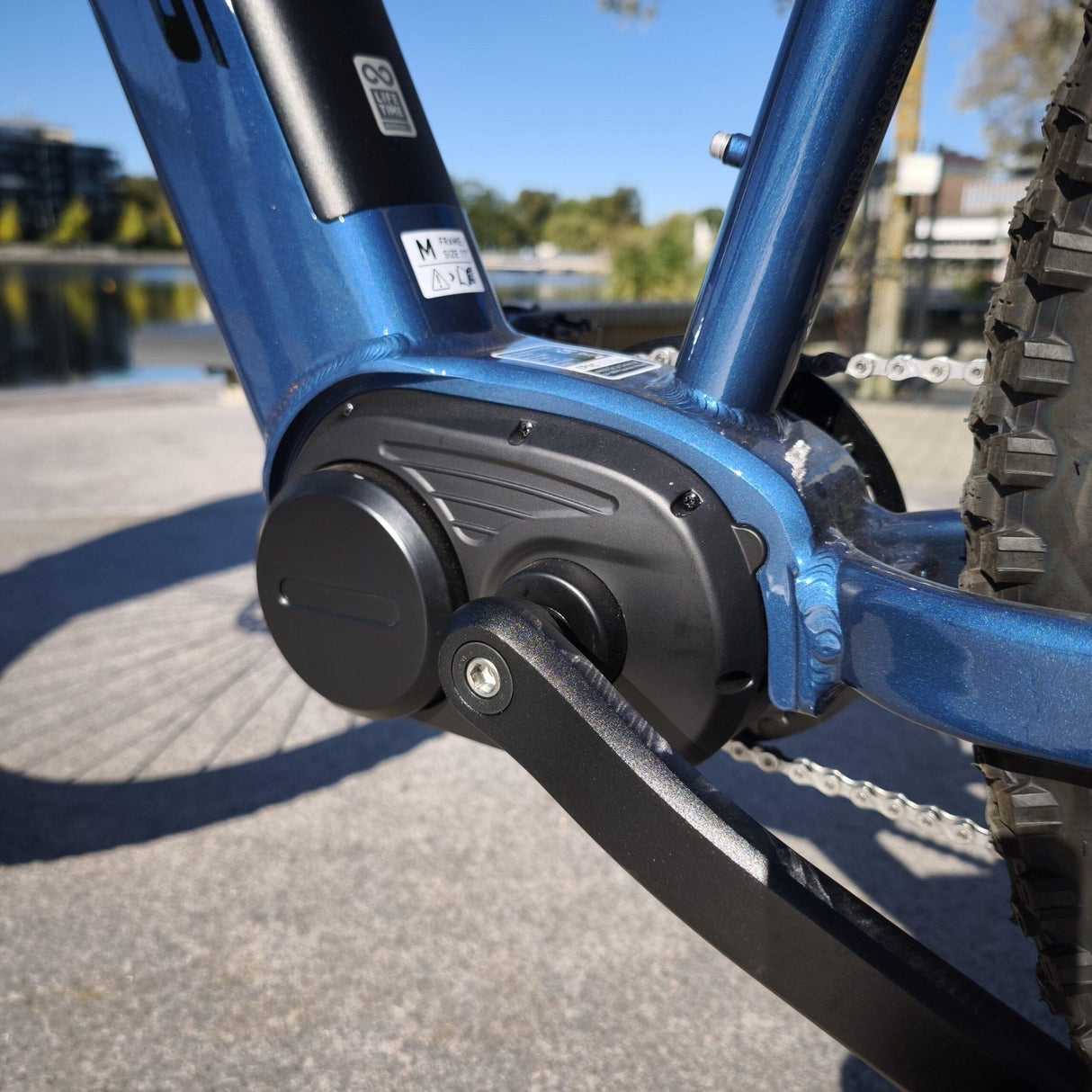 Elcykel KROSS 250W - mittmotor -100km Räckvidd