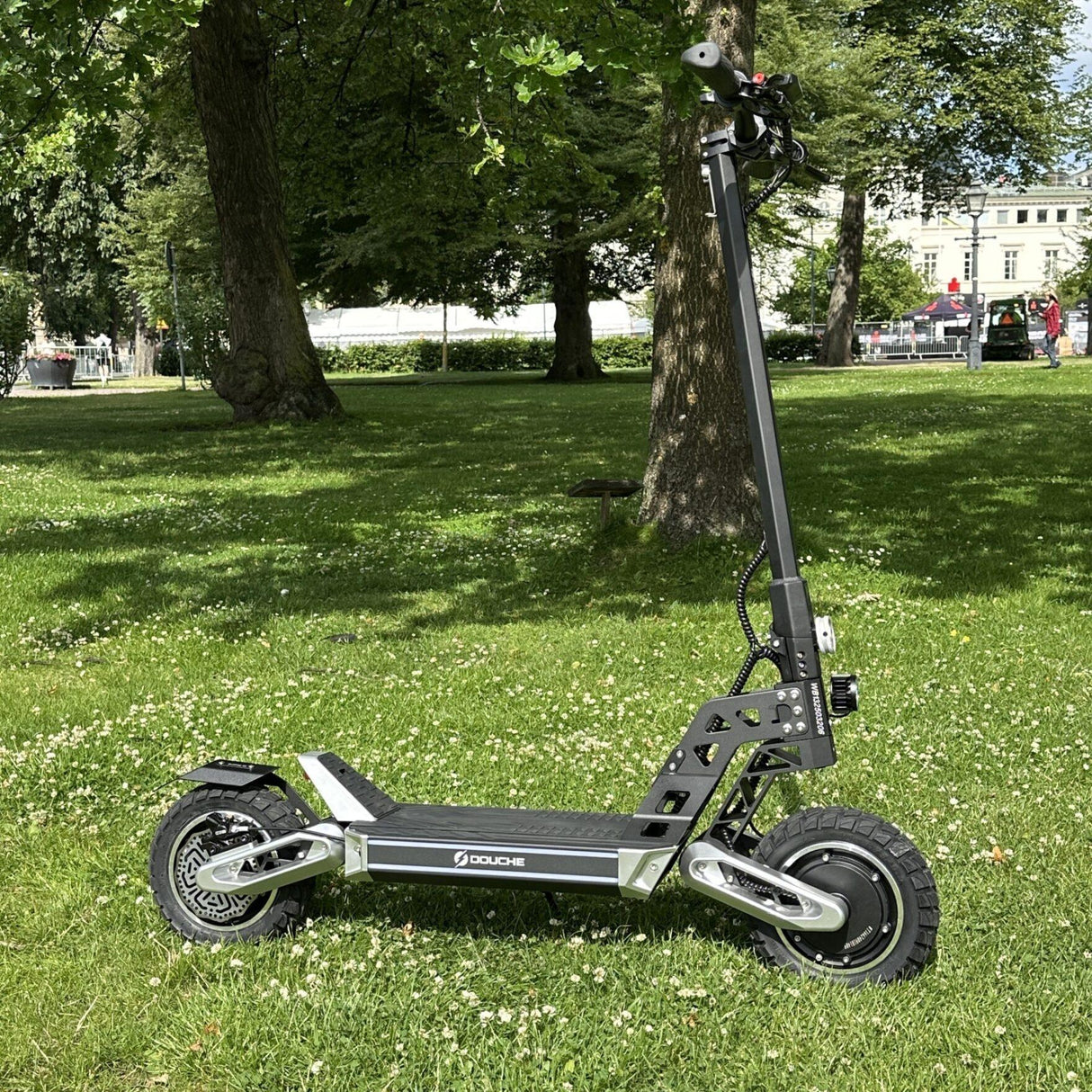 Elsparkcykel DOUCHE SPEAR 1000W+1000W - räckvidd 80 km