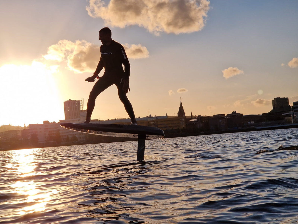 Eldriven surfbräda: Waydoo Flyer One PLUS e-foil board 6000W pro - 75 min körning