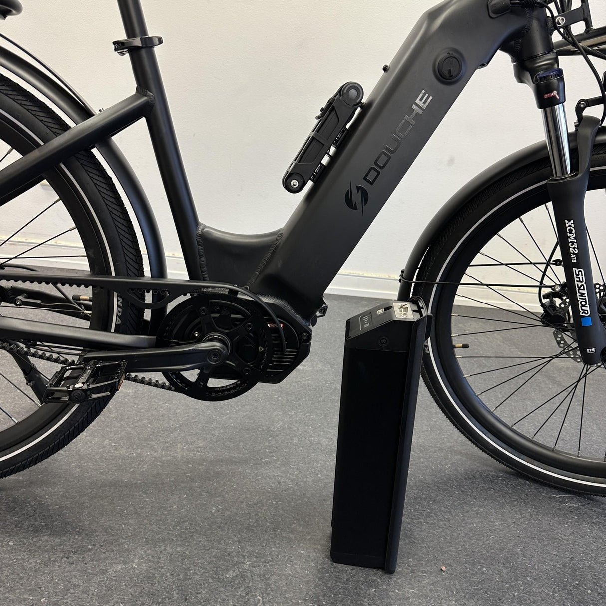Elcykel DOUCHEBIKE 250W ELIT DAM - mittmotor - remdrift - räckvidd 110km