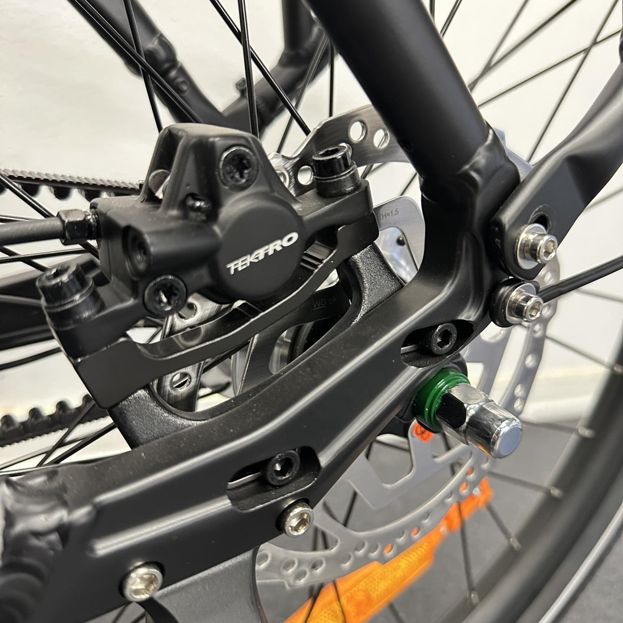 Elcykel DOUCHEBIKE 250W ELIT - mittmotor - remdrift - räckvidd 110km