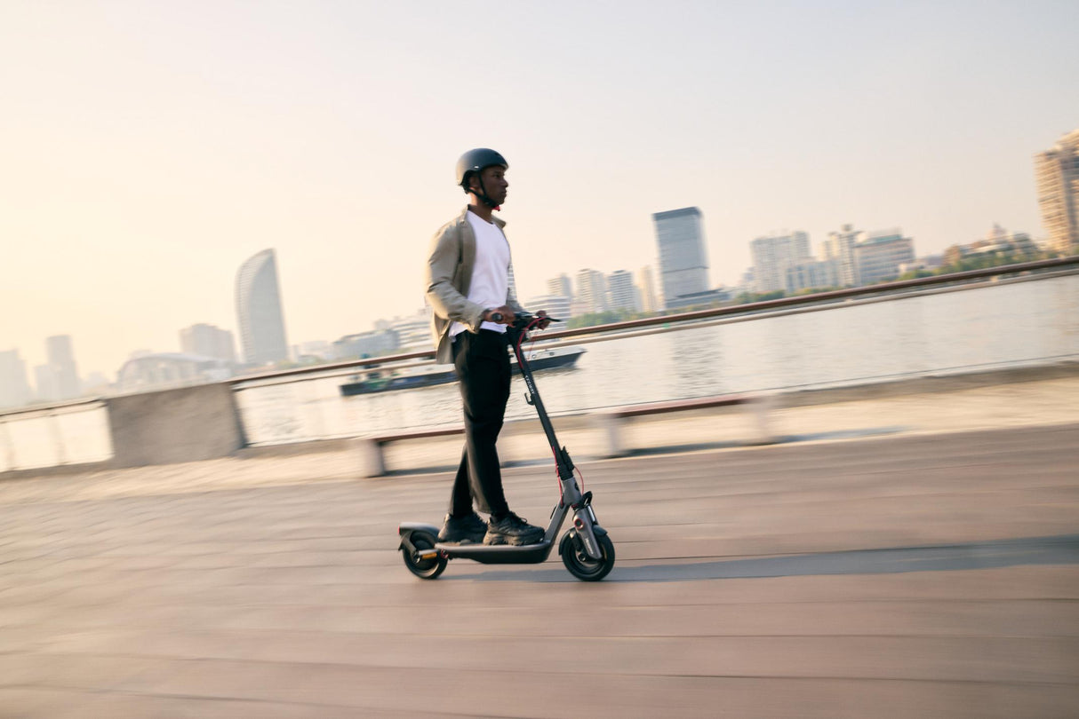 Segway Ninebot F3 Pro - Räckvidd 70km - Hastighet 25km/h