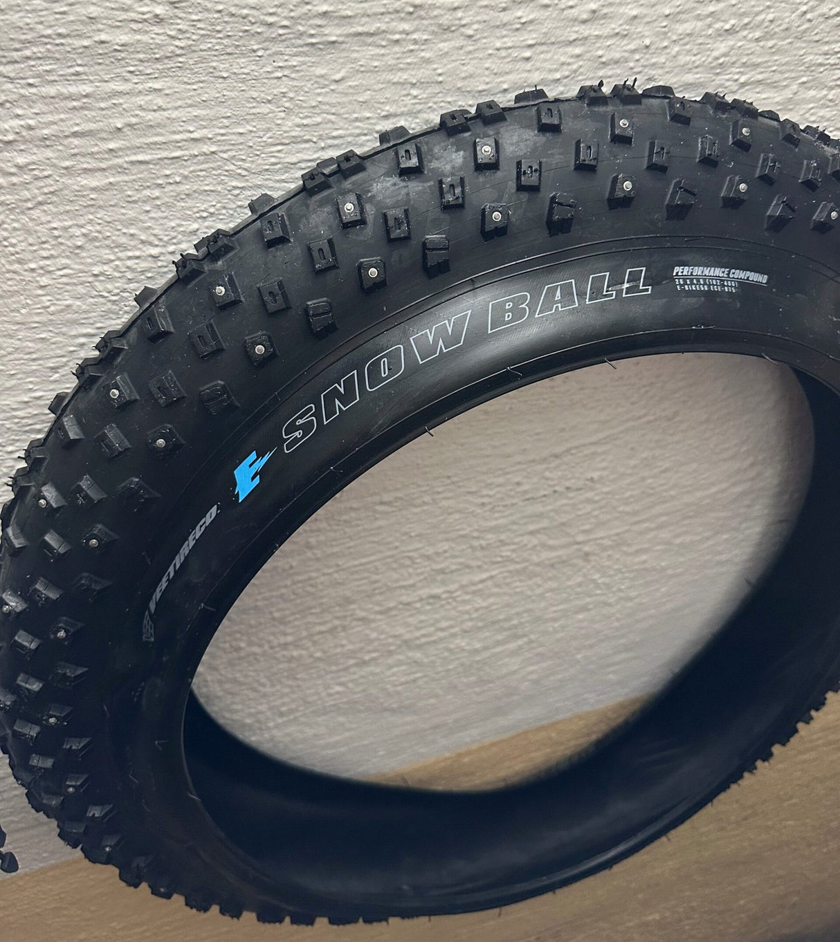 Cykeldäck med dubb 20x4'' för vinterväglag