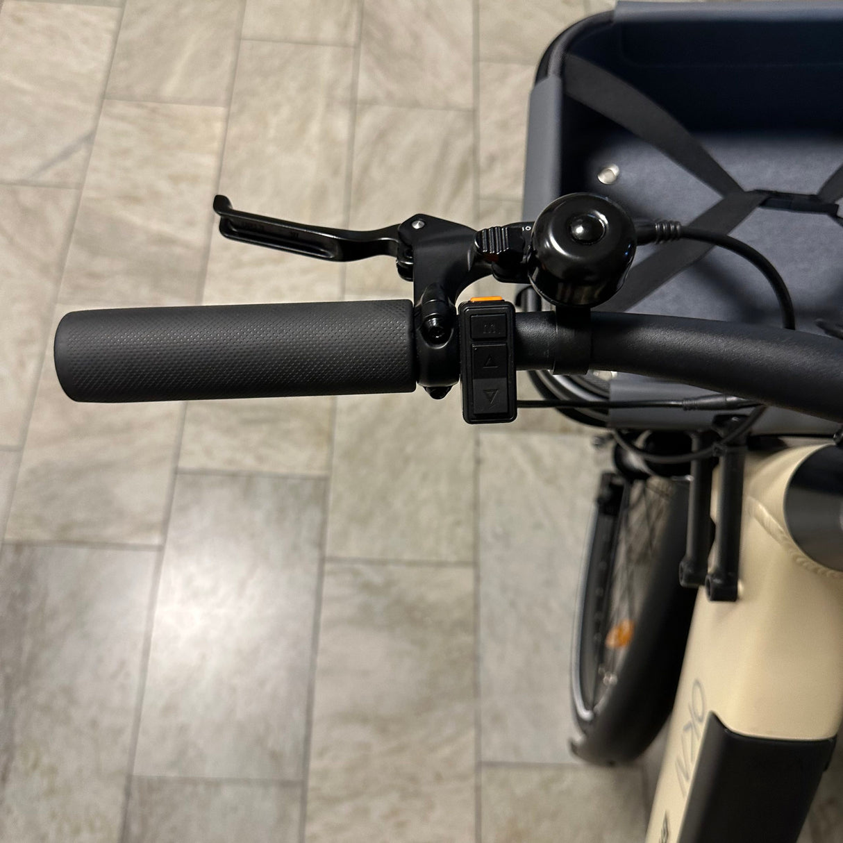 Elcykel OKAI 250W mittmotor - räckvidd 100 km+