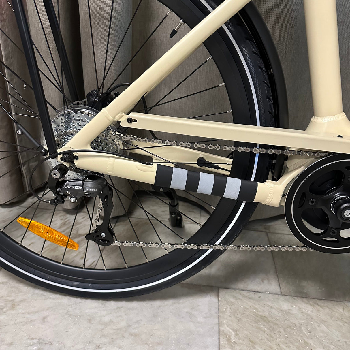 Elcykel OKAI 250W mittmotor - räckvidd 100 km+