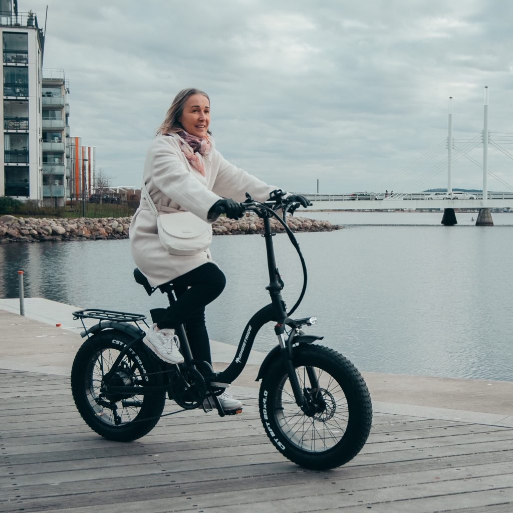 Håll koll på regler för elcykel och elscooter | Vi svarar på de vanligaste frågorna. 11 Regler för elcykel