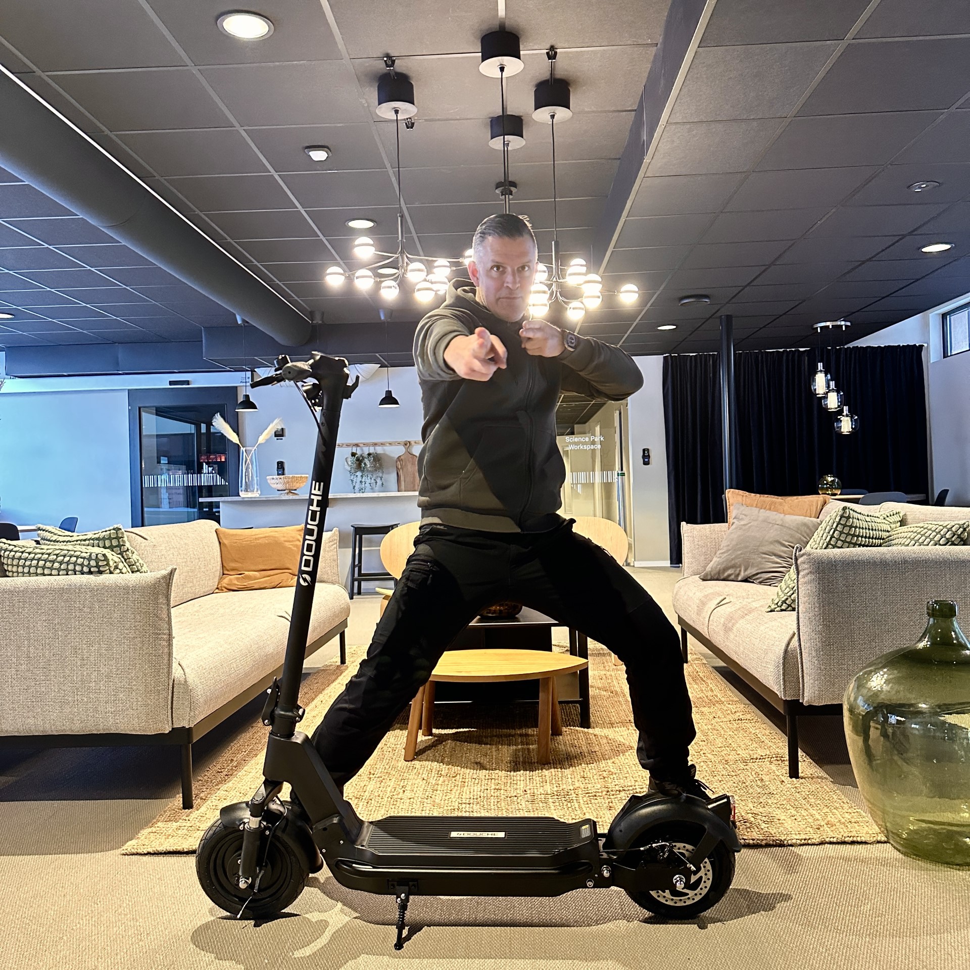 Håll koll på regler för elcykel och elscooter | Vi svarar på de vanligaste frågorna. 3 hjkh Håll koll på regler för elcykel och elscooter | Vi svarar på de vanligaste frågorna.