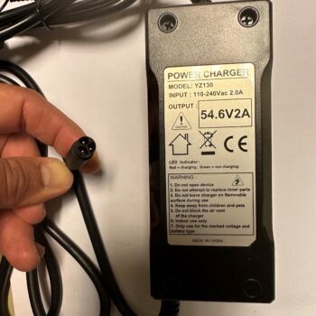 Laddare mini XLR till 48V/2A elcyklar