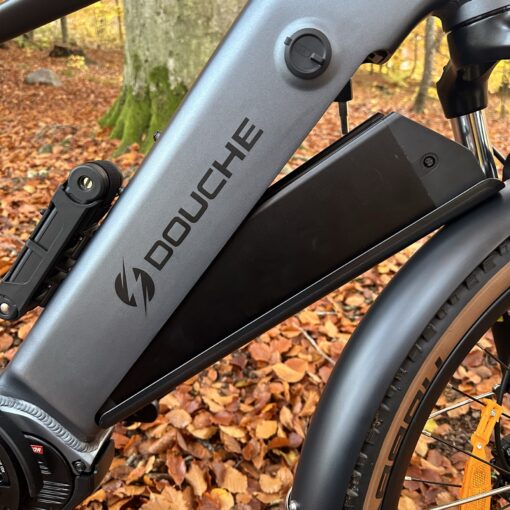 batteriet i ramen elcykel Elcykel DOUCHEBIKE 250W ELIT med remdrift - räckvidd 110km