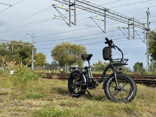 IMG 0040 scaled Utforska den senaste innovationen från Elscooter Sweden - Hopfällbar Elcykel DOUCHEBIKE 1000W SVAN. Denna cykel är en revolution inom elcyklar, kombinerar kraftfull prestanda med oöverträffad flexibilitet. Elcykel DOUCHEBIKE 1000W SVAN - hopfällbar - räckvidd 100km