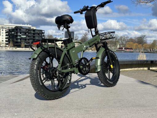 image00031 scaled Vi presenterar Elcykel DOUCHEBIKE 1000W PLUS, en exceptionell kombination av kraft och finess för den moderna cyklisten. Påbörja en resa av effektivitet och stil med denna toppmoderna e-cykel. Elcykel DOUCHEBIKE 1000W PLUS - Hopfällbar - Räckvidd 100km