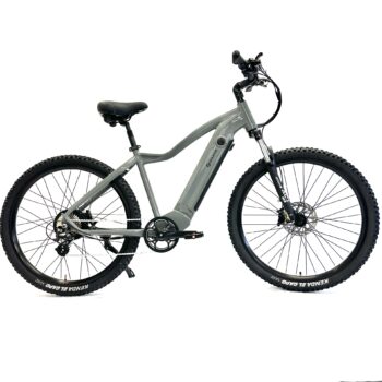 Elcykel stark motor 1000W patron 2 <h2>DOUCHEBIKE 1000W PATRON...</h2> är en MTB elcykel som man kan ta bort stänkskärmarna och pakethållaren på om man vill ha en råare och coolare look på cykeln. Cykeln är mycket mångsidig och passar för de flesta sammanhangen, både grus och asfalt och skogen. Motorn är mycket stark på hela 1000W som ger dig extra kraft i uppförsbackarna. Elcykel DOUCHEBIKE 1000W PATRON - Räckvidd 100 km