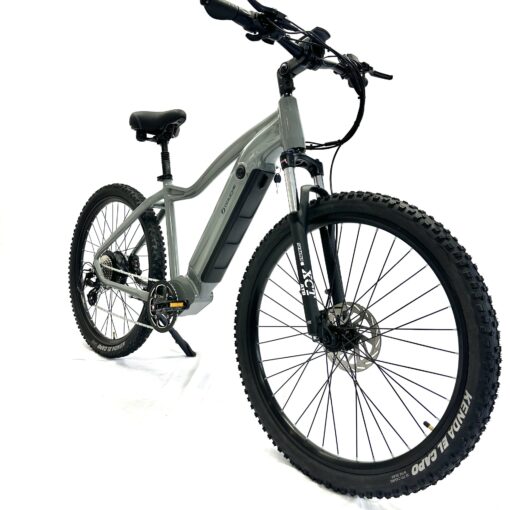 Elcykel stark motor 1000W patron <h2>DOUCHEBIKE 1000W PATRON...</h2> är en MTB elcykel som man kan ta bort stänkskärmarna och pakethållaren på om man vill ha en råare och coolare look på cykeln. Cykeln är mycket mångsidig och passar för de flesta sammanhangen, både grus och asfalt och skogen. Motorn är mycket stark på hela 1000W som ger dig extra kraft i uppförsbackarna. Elcykel DOUCHEBIKE 1000W PATRON - Räckvidd 100 km