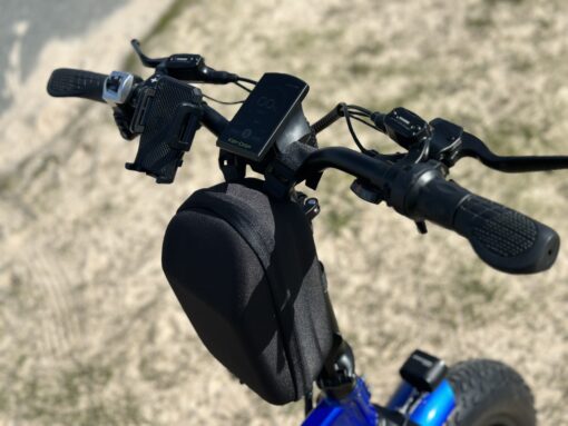 ooiygoy scaled Vi presenterar Elcykel DOUCHEBIKE 1000W PLUS, en exceptionell kombination av kraft och finess för den moderna cyklisten. Påbörja en resa av effektivitet och stil med denna toppmoderna e-cykel. Elcykel DOUCHEBIKE 1000W PLUS - Hopfällbar - Räckvidd 100km