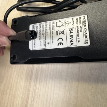 Snabbladdare 48V elsystem - output 54,6V/4A - mini XLR - laddar 50% snabbare