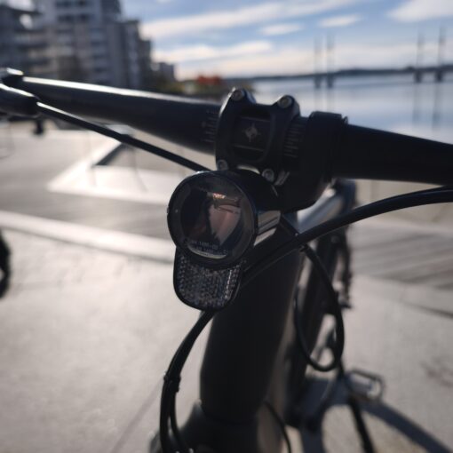 IMG 20251013 122152 scaled Upptäck friheten med den underhållsfria DOUCHEBIKE Elcykel 250W SP5000 - en perfekt kombination av stil, kraft och hållbarhet. Njut av 80 km räckvidd och en robust remdrift för en smidig färd. Elcykel DOUCHEBIKE 250W SP5000 - Remdrift - Räckvidd 80 km